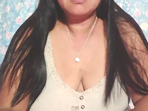 hotolivia34 online show from December 15, 2025, 6:12 pm