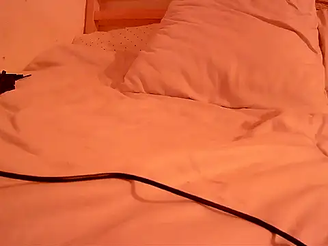 kimTgirl online show from February 1, 2026, 7:23 pm