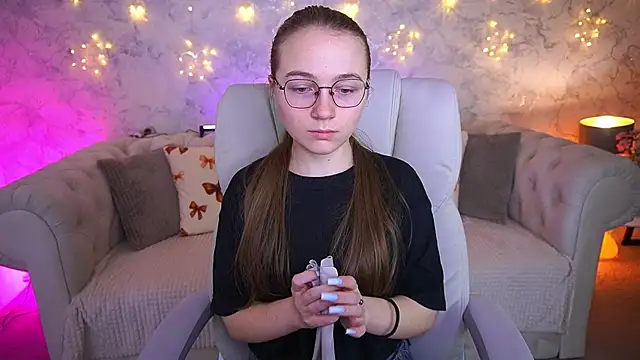 ArrinaWairr online show from March 20, 2026, 7:35 am