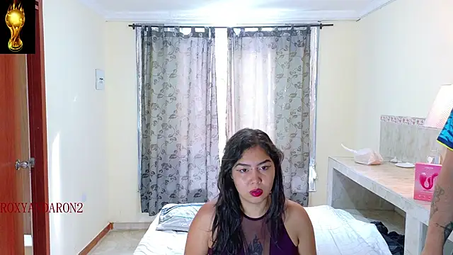 Snapshot of RoxyandAron2 chatting on June 21, 2026, 1:13 pm RoxyandAron2 online show from June 21, 2026, 1:13 pm