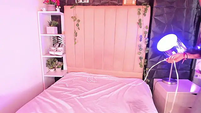 Bonnali lune online show from February 3, 2026, 7:52 pm