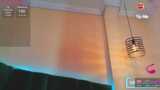 Snapshot of Sheilly_brown chatting on June 11, 2026, 12:32 am Sheilly brown online show from June 11, 2026, 12:32 am