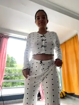 JuanitaMore01 online show from October 31, 2025, 2:29 pm