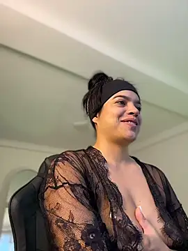 JuanitaMore01 online show from May 17, 2026, 8:27 pm