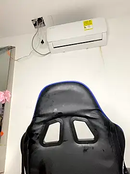 Rousevans  online show from November 1, 2025, 4:25 am