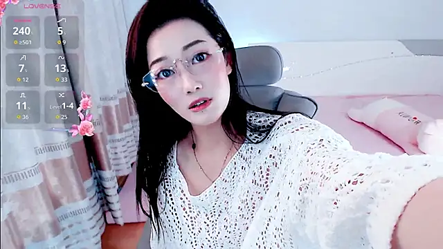 yaoyao-baby520 online show from December 15, 2025, 12:20 pm