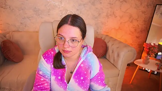 SophieDreamss online show from September 20, 2025, 6:09 pm