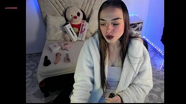 Snapshot of Mia_Victoria22 chatting on May 23, 2026, 7:18 pm Mia Victoria22 online show from May 23, 2026, 7:18 pm