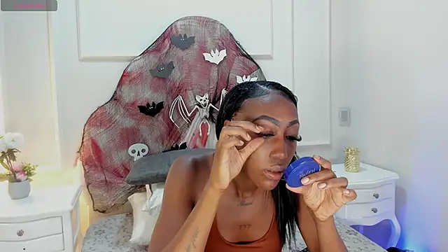 Anamonrroe online show from October 23, 2025, 7:56 pm