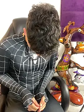 AdrianRinaldi online show from October 24, 2025, 8:05 pm