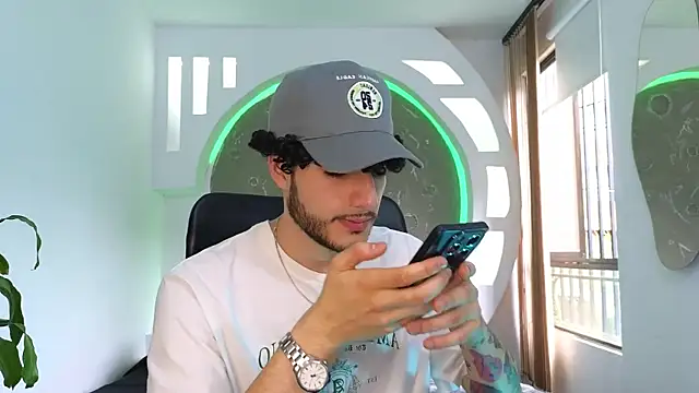 Rafael Mendezz online show from October 8, 2025, 7:55 pm