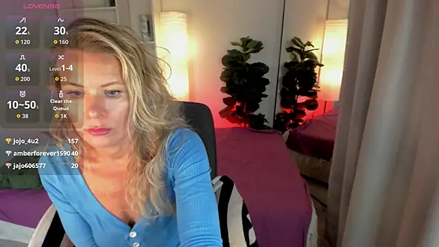 Snapshot of Julia_Giulia chatting on July 14, 2026, 2:05 am Julia Giulia online show from July 14, 2026, 2:05 am