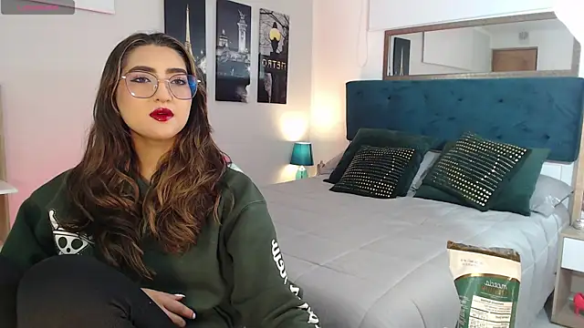 Snapshot of madame_lottie chatting on October 4, 2025, 12:36 pm madame lottie online show from October 4, 2025, 12:36 pm