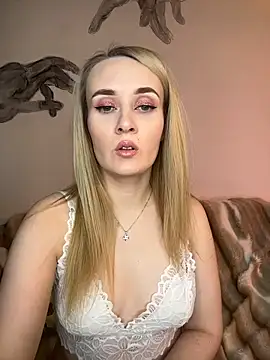 KiraBerht online show from March 1, 2026, 6:32 pm