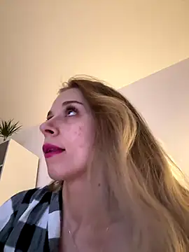 Snapshot of BabyAnais chatting on October 28, 2025, 5:48 pm BabyAnais online show from October 28, 2025, 5:48 pm