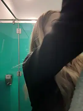 Snapshot of BabyAnais chatting on November 5, 2025, 1:22 pm BabyAnais online show from November 5, 2025, 1:22 pm