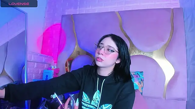 Niina Sissy online show from April 10, 2026, 4:50 am