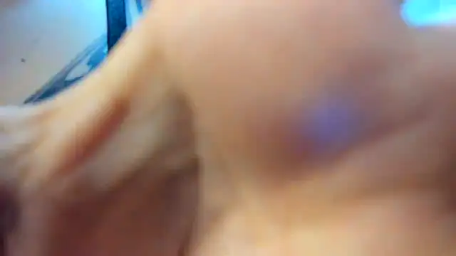 Snapshot of RoxanaBorns_ chatting on May 4, 2026, 2:13 pm RoxanaBorns online show from May 4, 2026, 2:13 pm