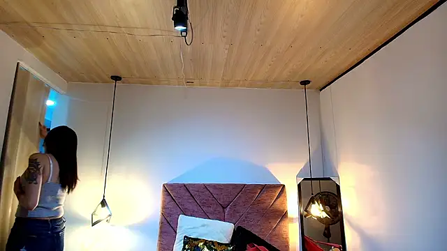 Hanna Lee   online show from February 7, 2026, 8:01 pm