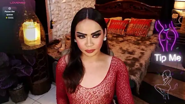 GODDESSHUGECOCKANDREA online show from May 27, 2026, 5:32 pm