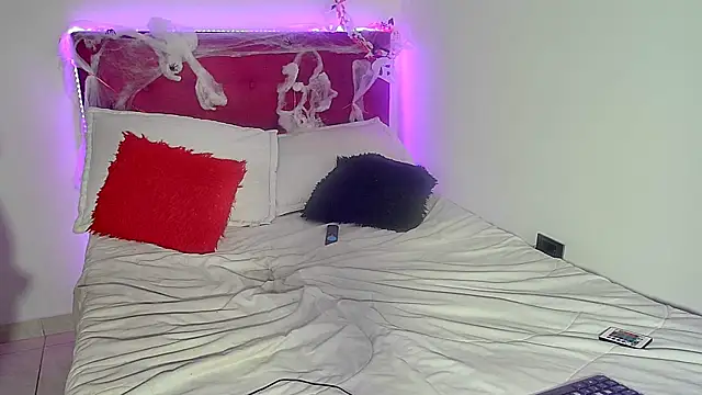 Snapshot of Lizz_Milf chatting on October 23, 2025, 3:28 am Lizz Milf online show from October 23, 2025, 3:28 am
