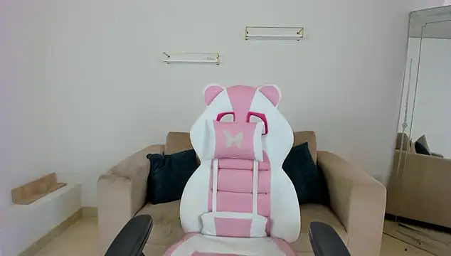 april smiith online show from January 14, 2026, 12:33 pm