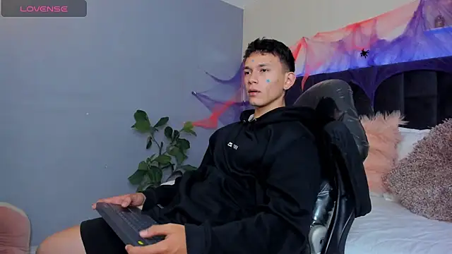 Thomas moon online show from October 30, 2025, 1:23 pm