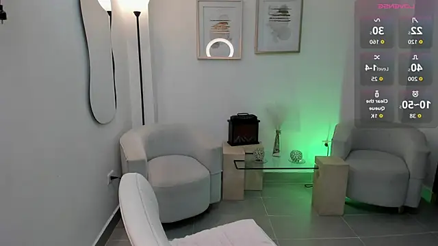 Karliie kloss  online show from September 12, 2025, 4:23 am