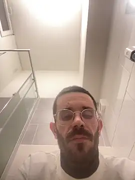 lolo7121 online show from April 3, 2026, 11:36 pm