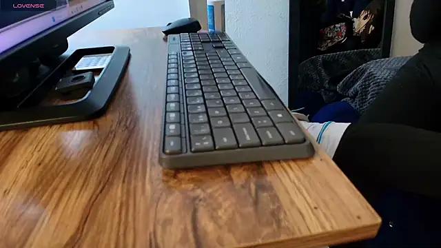 Terraelowen online show from December 4, 2025, 11:30 am