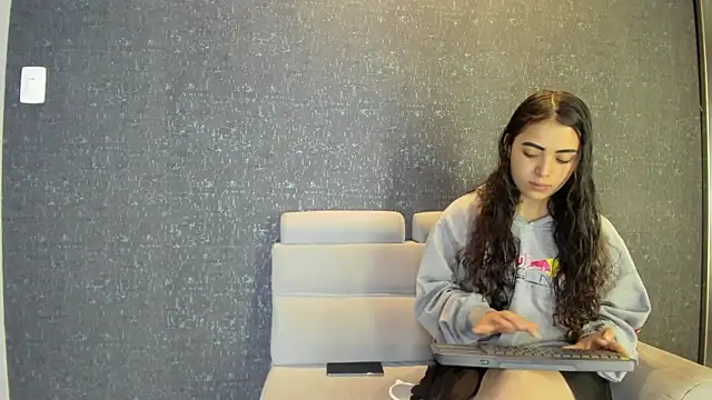 NickandAbby  online show from December 16, 2025, 10:20 am