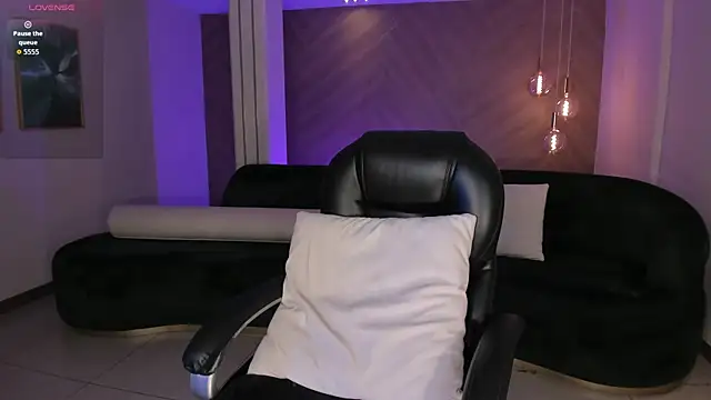 MiaLaurence online show from February 27, 2026, 7:58 pm