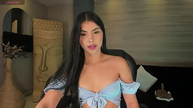 MiaLaurence online show from April 8, 2026, 7:14 pm