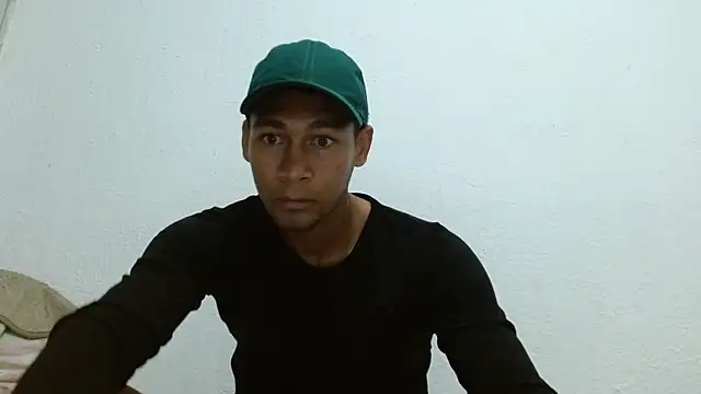 Snapshot of RyanLeon01 chatting on July 11, 2026, 9:27 pm RyanLeon01 online show from July 11, 2026, 9:27 pm