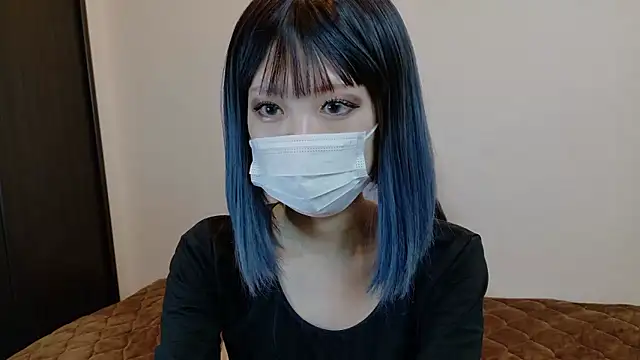 sarina at online show from December 17, 2025, 4:18 am