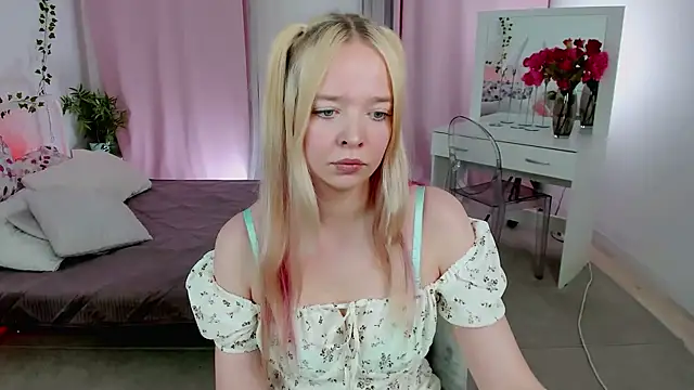 BellaMontgomery online show from February 8, 2026, 4:43 pm