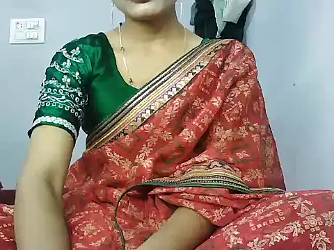 ROSE GOLDE online show from November 20, 2025, 4:18 pm