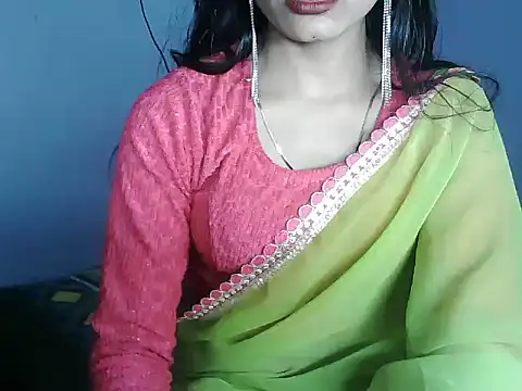 ROSE GOLDE online show from February 1, 2026, 3:10 pm