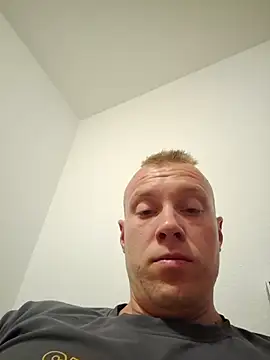 Snapshot of Melly4You chatting on September 8, 2025, 8:08 pm Melly4You online show from September 8, 2025, 8:08 pm