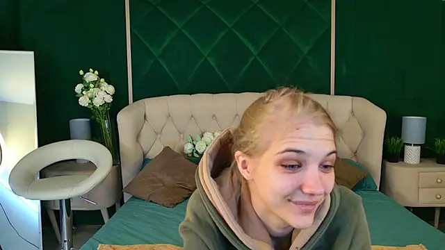 4example Chloe online show from April 7, 2026, 5:30 am