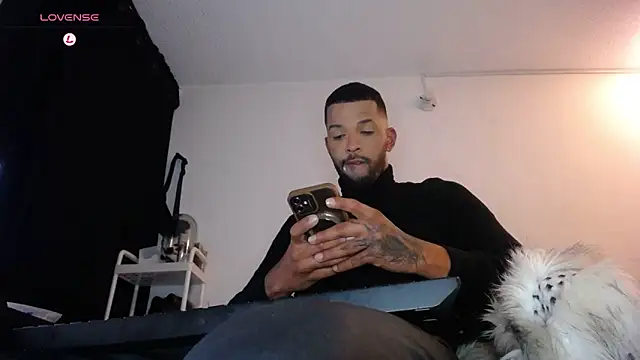 LickMyInk online show from December 14, 2025, 4:29 am