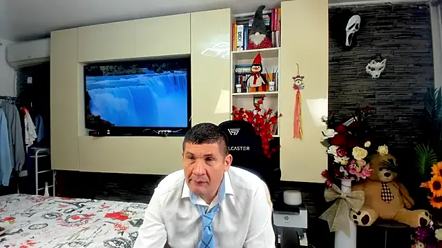 SpartacusDaddy48 online show from April 11, 2026, 10:36 pm