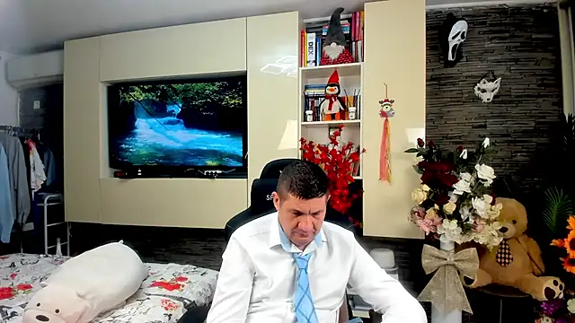 SpartacusDaddy48 online show from April 13, 2026, 1:05 pm