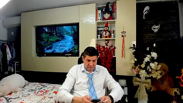 Snapshot of SpartacusDaddy48 chatting on April 19, 2026, 7:49 pm SpartacusDaddy48 online show from April 19, 2026, 7:49 pm