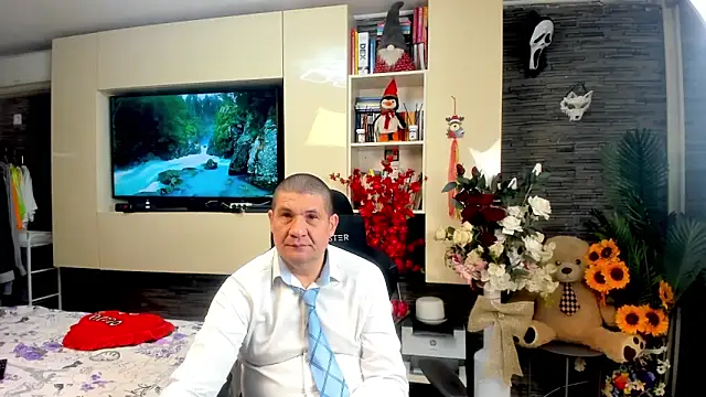 Snapshot of SpartacusDaddy48 chatting on May 7, 2026, 2:33 pm SpartacusDaddy48 online show from May 7, 2026, 2:33 pm