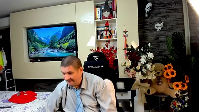 Snapshot of SpartacusDaddy48 chatting on May 16, 2026, 7:45 pm SpartacusDaddy48 online show from May 16, 2026, 7:45 pm