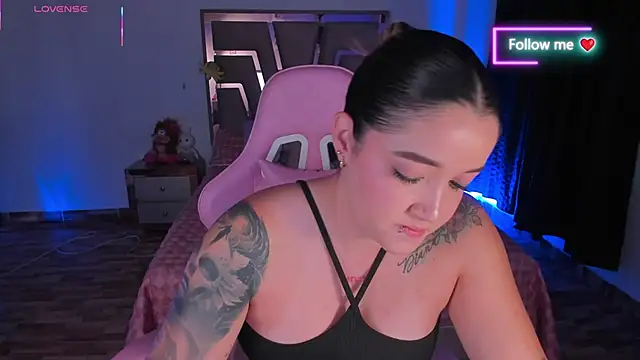 lunaarose online show from February 20, 2026, 3:36 am