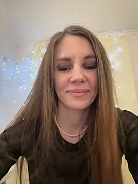 LucieMack online show from November 24, 2025, 3:45 pm