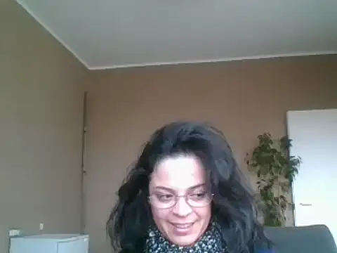 ITALIANASISIXX online show from February 5, 2026, 8:52 am