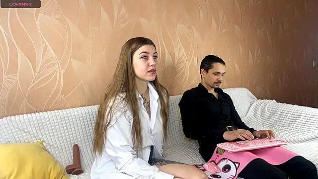 Snapshot of VelvetMiley chatting on November 28, 2025, 4:04 am VelvetMiley online show from November 28, 2025, 4:04 am